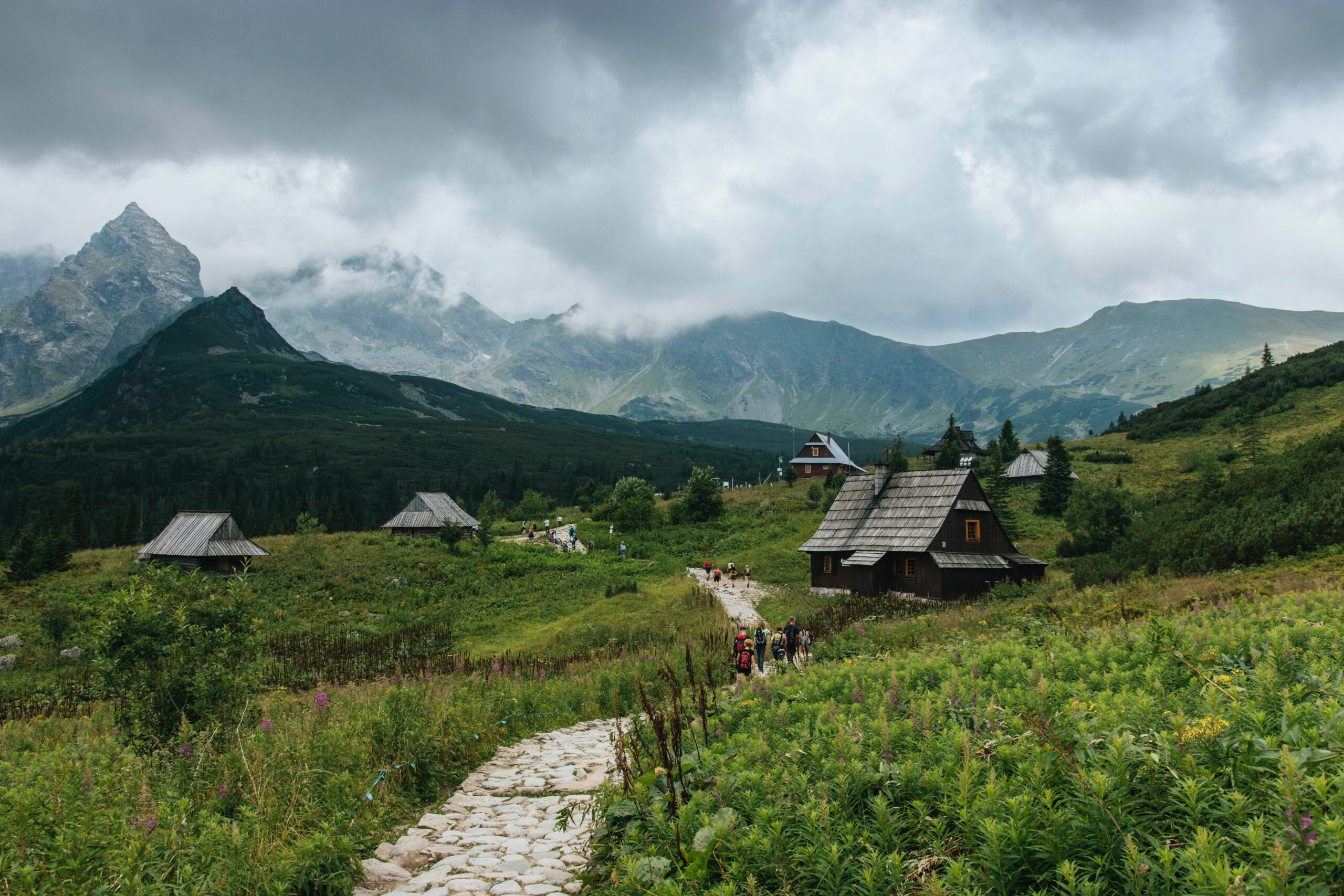 tatry gorale tradycja folklor podhalanski kultura scaled